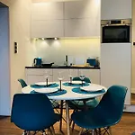 Victus Stylish In The Center In By Renters